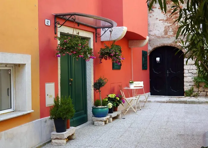 Old Town Seabreeze At Montalbano